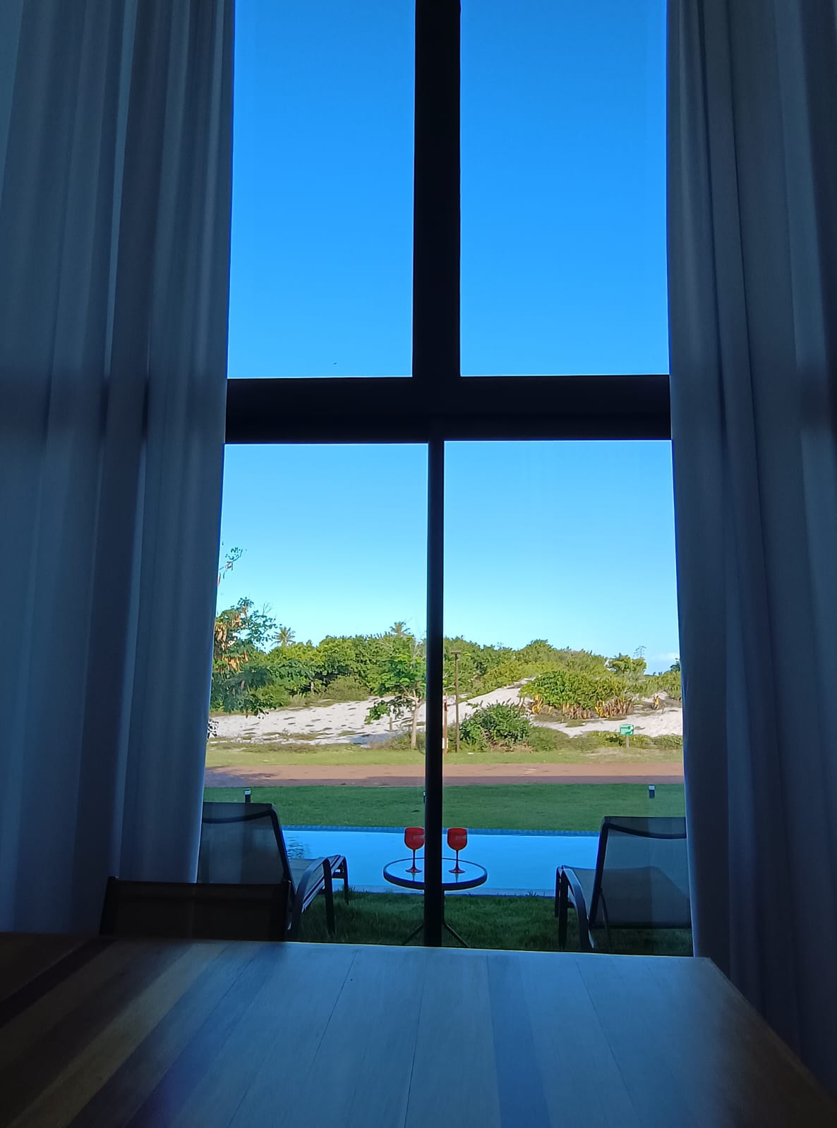 Vista da piscina no fim do dia