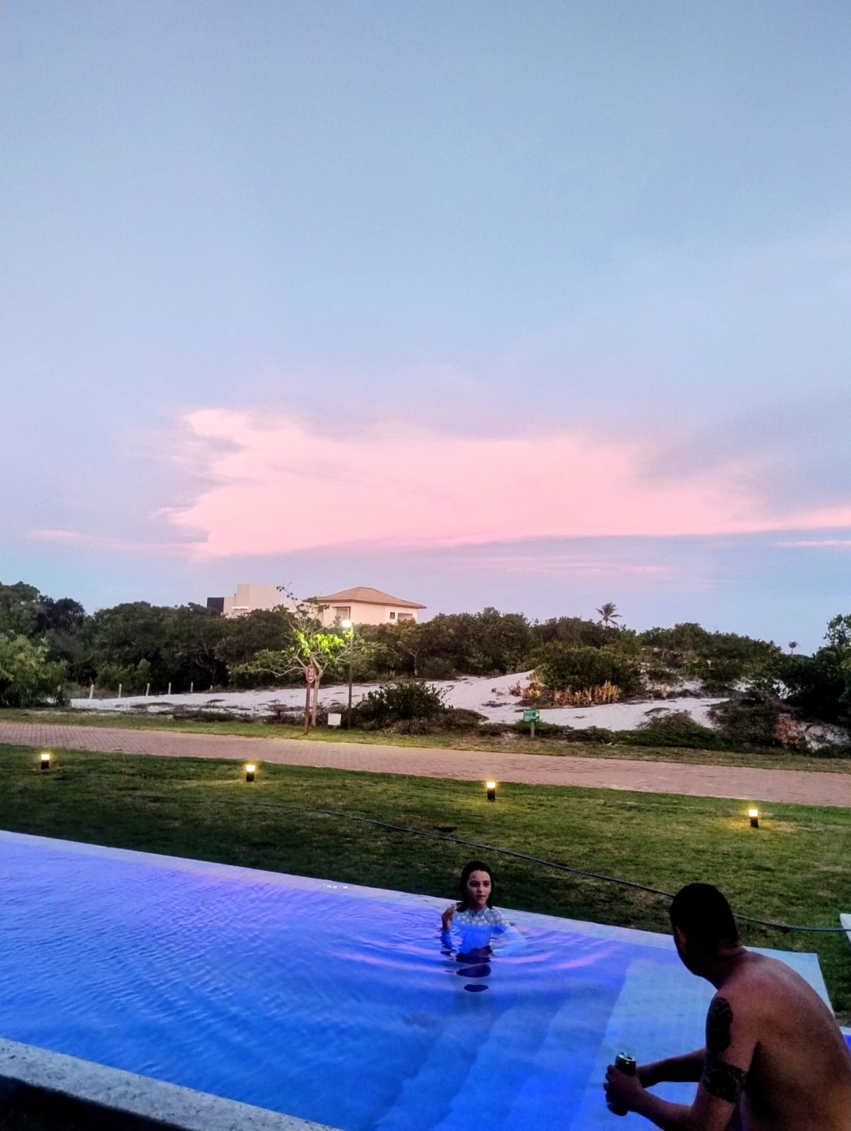 Piscina no fim da tarde
